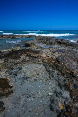Denizde kayalar, Otranto, Puglia, İtalya
