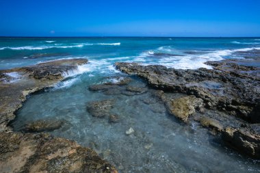 Denizde kayalar, Otranto, Puglia, İtalya