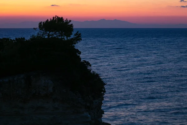 Albanian coast seen from the Apulian coast, Otranto, Italy — Stock Photo, Image