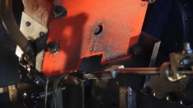 Keskinleştirme, şerit testere bileme aracı.