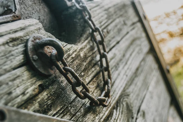 Cadenas Viejas Sobre Viejo Pedazo Madera — Foto de Stock