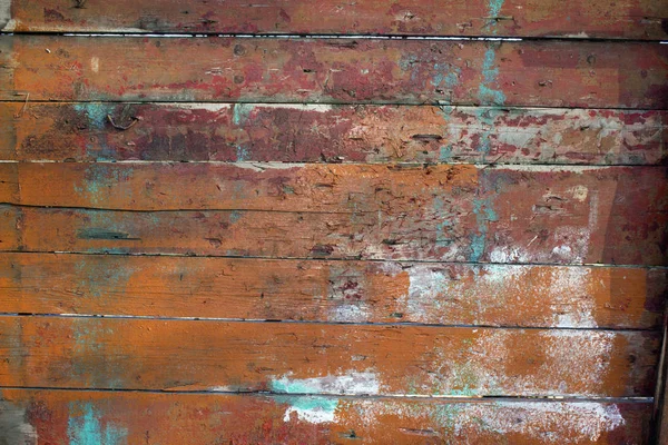 Doku, eski terk edilmiş bir binada ahşap bölümü