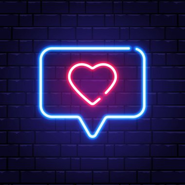 Kalp neon ışığı. Tuğla duvardaki konuşma baloncuğu gibi. Romantik ışık pankartı. Parlak gece neon levhası. Sevgililer Günü için romantik tasarım. Vektör illüstrasyonu.