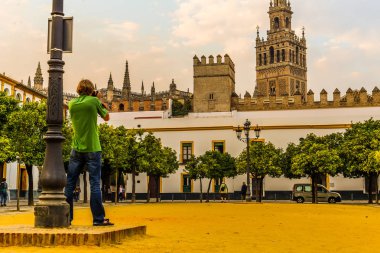 Sevilla-İspanya - 10/13/16 - bir turist fotoğraf çekimi