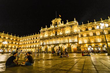 Salamanca, İspanya 08/20/18 - Salamanca - İspanya büyük ana meydanında akşamları
