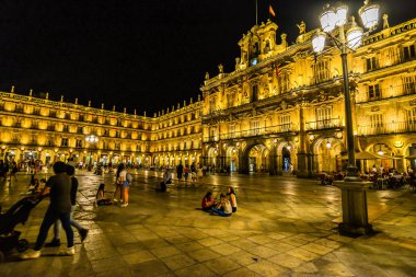 Salamanca, İspanya 08/20/18 - Salamanca - İspanya büyük ana meydanında akşamları