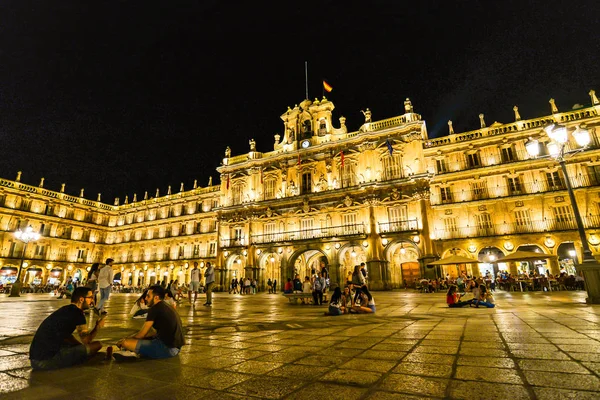 Salamanca, İspanya 08/20/18 - Salamanca - İspanya büyük ana meydanında akşamları