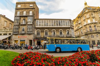 Vigo/Galiçya - İspanya - 10/5/18 - bir eski moda otobüs şehrin