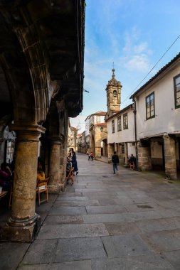 Santiago de Compostela / - İspanya - 11/17/18 - Galicia Santiago ünlü camino sonundaki Caddesi de Santiago