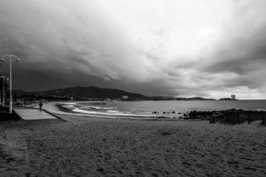 Gün batımından sonra büyük bir fırtına Deep Beach Vigo - Galiçya, İspanya