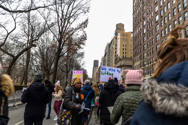 Nova Iorque Eua 2019 Participantes Assinantes Marcha Feminina 2019 — Fotografia de Stock