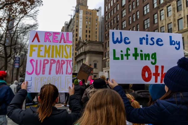 New York Usa Teilnehmer Und Zeichen Des Frauenmarsches 2019 — Stockfoto