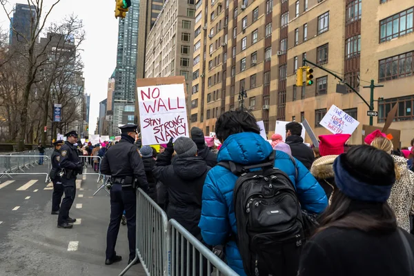 Nueva York Estados Unidos Participantes Pancartas Marcha Las Mujeres 2019 — Foto de Stock