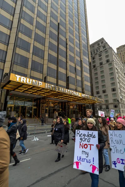 2019 Mart New York Abd Katılımcılar Kadın Işaret — Stok fotoğraf