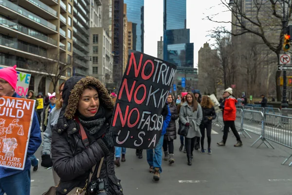 Nueva York Estados Unidos Participantes Pancartas Marcha Las Mujeres 2019 —  Fotos de Stock