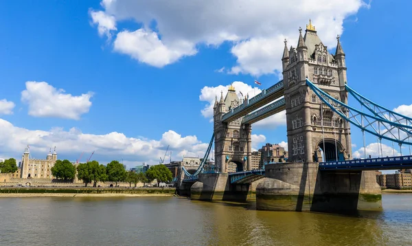 Puente de la Torre y Torre de Londres —  Fotos de Stock