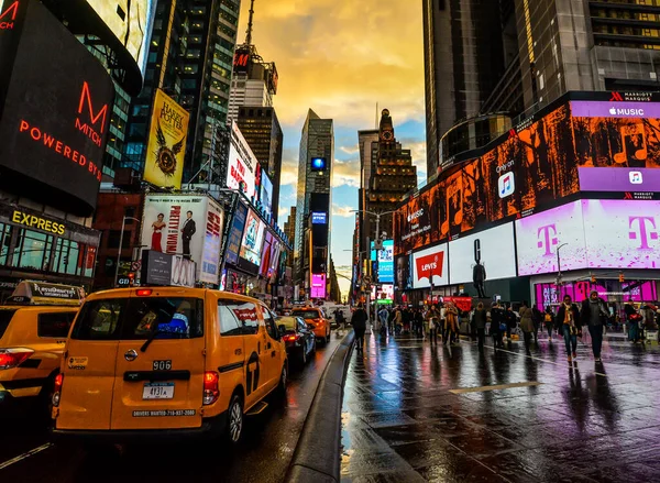 Times Square itt: New York City — Stock Fotó