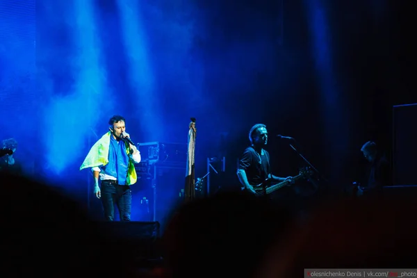 Konzert der Gruppe Okean Elzy. Charkiw 06.04.2016 Metalist-Stadion — Stockfoto