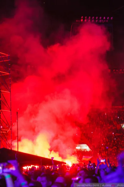 Az Okean Elzy együttes koncertje. Kharkiv 06.04.2016 Metalista stadion — Stock Fotó