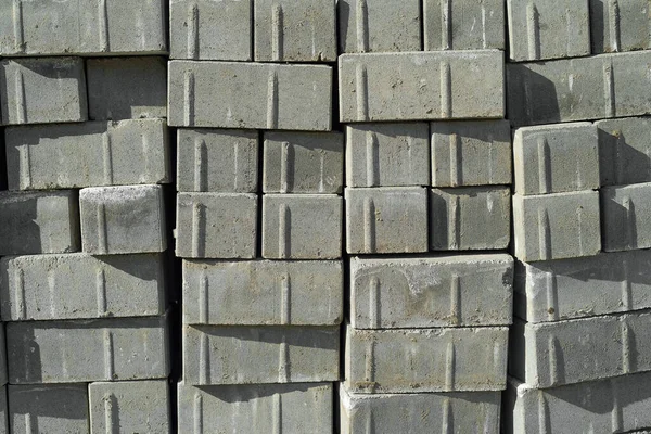 Gri renkli beton bloklar yığılmış. Üniforma doku yüzeyi