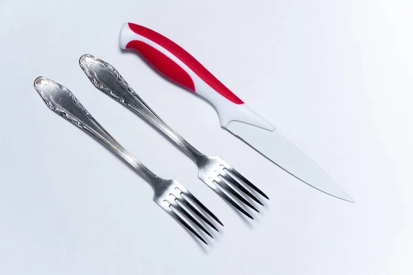 Mutfak aletleri mutfak bıçağı beyaz arka plan çatalları beyaz arka plan izole güzel