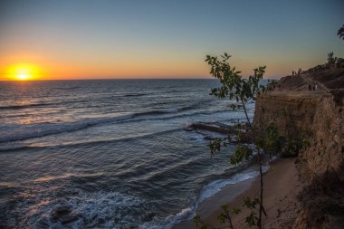 Gün batımı. San Diego, Kaliforniya, ABD. Okyanus, gün batımı, kıyı görünümü. Manzara. 