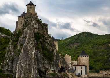 Kale Golubac, Sırbistan manzara. Golubac'taki yaşlı fort. Avrupa, Sırbistan. 