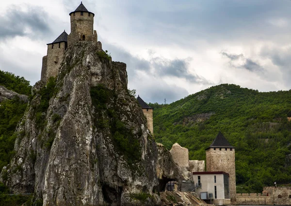 Kale Golubac, Sırbistan manzara. Golubac'taki yaşlı fort. Avrupa, Sırbistan. 