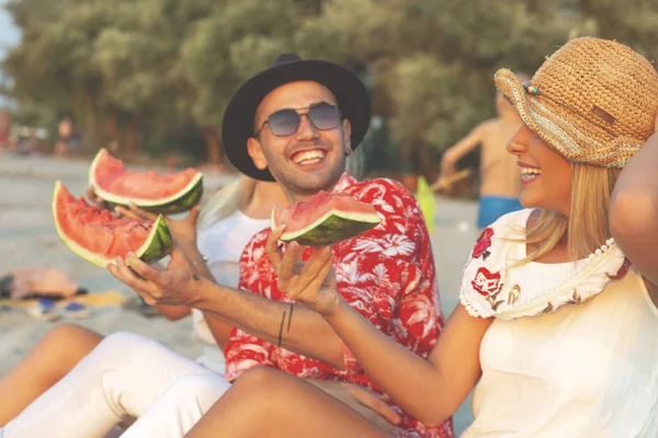 Friendship People Beach Young Hipster People Eating Watermelon Beach — Stock Photo, Image