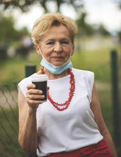 Portrait Beautiful Blonde Woman Wearing Mask Senior Woman Having Coffee — Stock Photo, Image