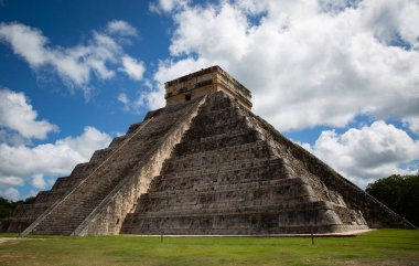 Maya Piramidi Chichen Itza Mexico. Peyzaj. El Castillo Tapınağı manzarası, Chichen Itza Mexico.
