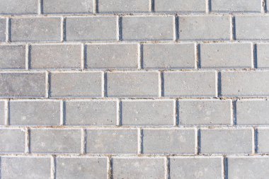 Gri tuğla duvardan yapılmış yaratıcı düzen