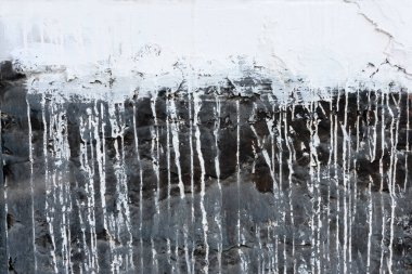 Beyaz boyalı siyah arkaplan dokusu