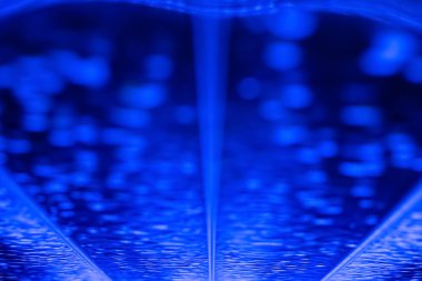 Renkli parlayan ışık, çizgiler, daireler ile arka plan. Renkli aydınlatma 