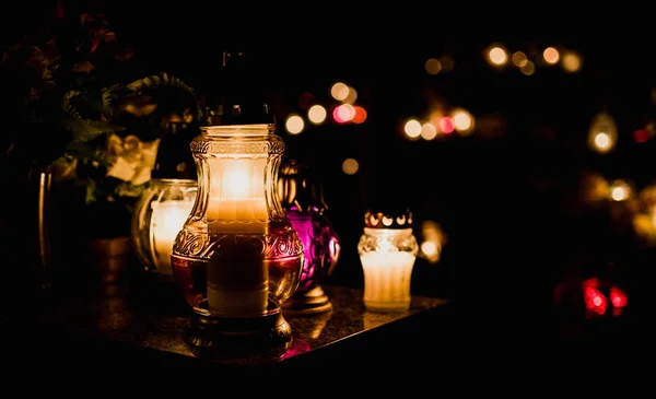 Кладовище Свічок Горіння Ліхтарі Вночі Протягом Всіх Святих День Боке — стокове фото