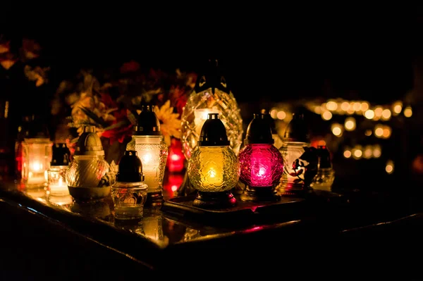 Cemetery Candles Burning Lanterns Night All Saints Day Bokeh Light — Stock Photo, Image