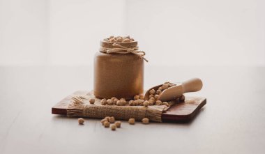 Masada seramik kase piliç PEA kısmı. Doğal vegan gıda.