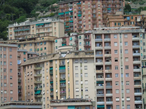 Genova kamu evlerde gelen bazı binaların güzel resim yazısı