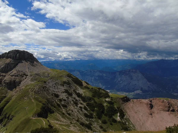 Een Geweldige Bijschrift Van Bergen Trentino Met Een Geweldig Uitzicht — Stockfoto