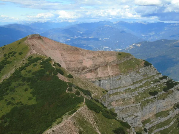 Een Geweldige Bijschrift Van Bergen Trentino Met Een Geweldig Uitzicht — Stockfoto