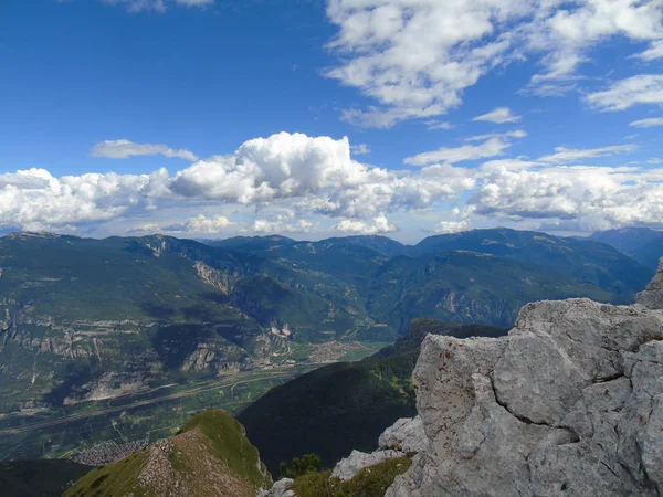 Een Geweldige Bijschrift Van Bergen Trentino Met Een Geweldig Uitzicht — Stockfoto