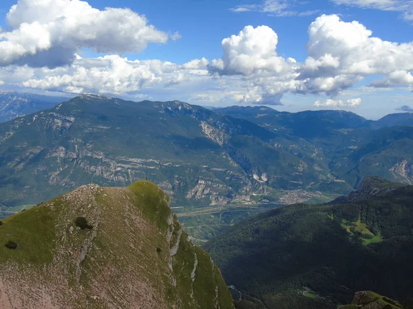 Een Geweldige Bijschrift Van Bergen Trentino Met Een Geweldig Uitzicht — Stockfoto