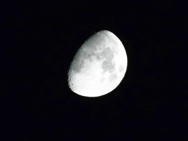 Eine Erstaunliche Fotografie Des Vollmondlichts Unter Einem Dunklen Himmel Mit — Stockfoto