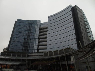 Sisli ile kış günlerinde Milan'dan gökdelenler modern bir amazing fotoğraf