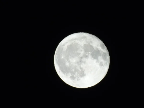 Una Fotografía Increíble Luna Llena Bajo Cielo Oscuro Con Algunas — Foto de Stock