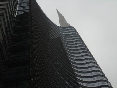 Sisli ile kış günlerinde Milan'dan gökdelenler modern bir amazing fotoğraf