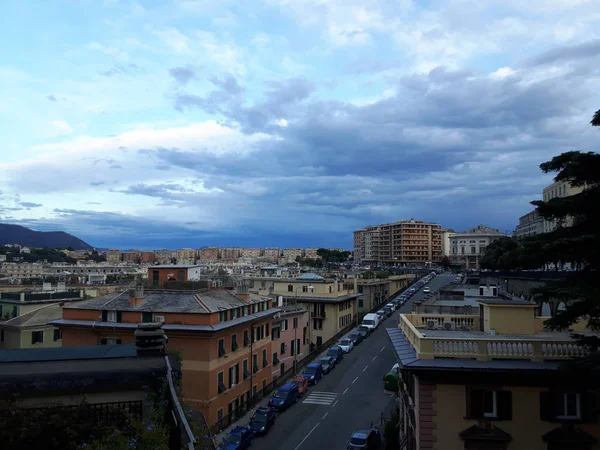 Uma Legenda Incrível Cidade Gênova Tarde Com Céu Incrível Nuvens — Fotografia de Stock