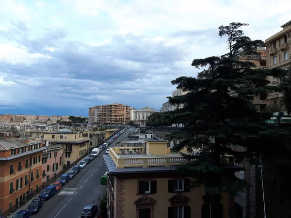 Una Splendida Didascalia Della Città Genova Nel Pomeriggio Con Cielo — Foto Stock