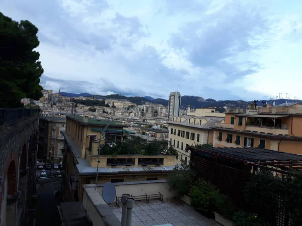 Uma Legenda Incrível Cidade Gênova Tarde Com Céu Incrível Nuvens — Fotografia de Stock