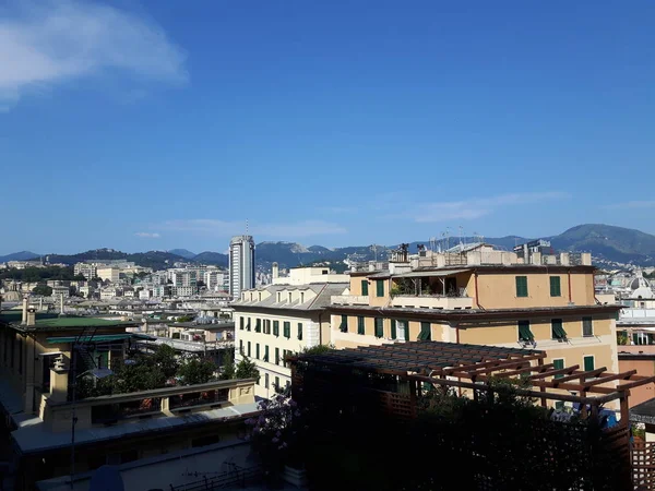 Una Splendida Didascalia Della Città Genova Nel Pomeriggio Con Cielo — Foto Stock